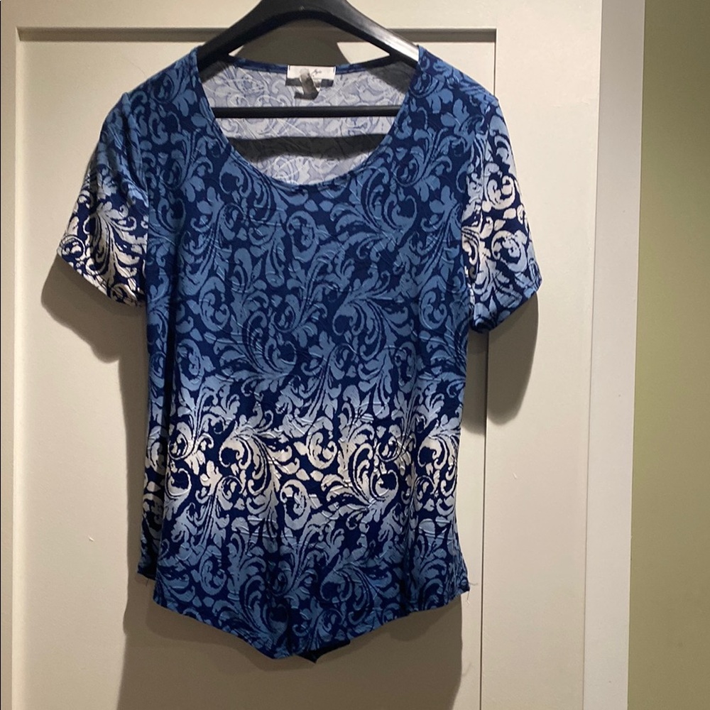 Rue Juju Blue and White Patterned Women's Top. Size petite medium